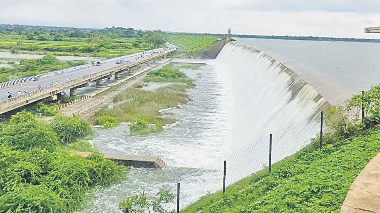 నిండిన చెరువులు