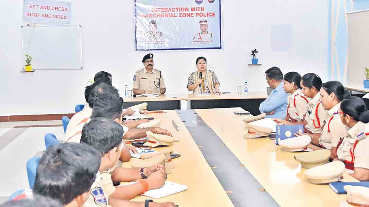 పురుషులతో సమానంగా విధులు నిర్వర్తించాలి