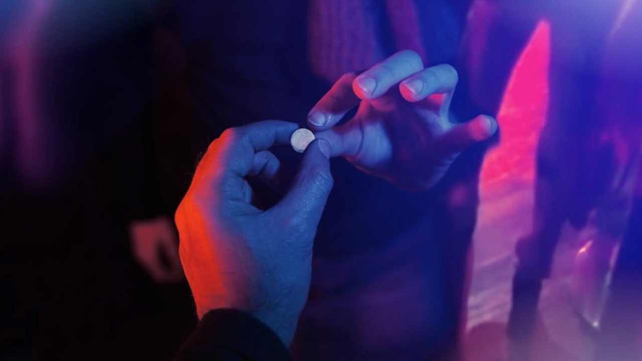 Hyderabad Drugs Party | హైదరాబాద్లో డ్రగ్స్ పార్టీ.. రాజమండ్రి డిప్యూటీ తహశీల్దార్ అరెస్టు