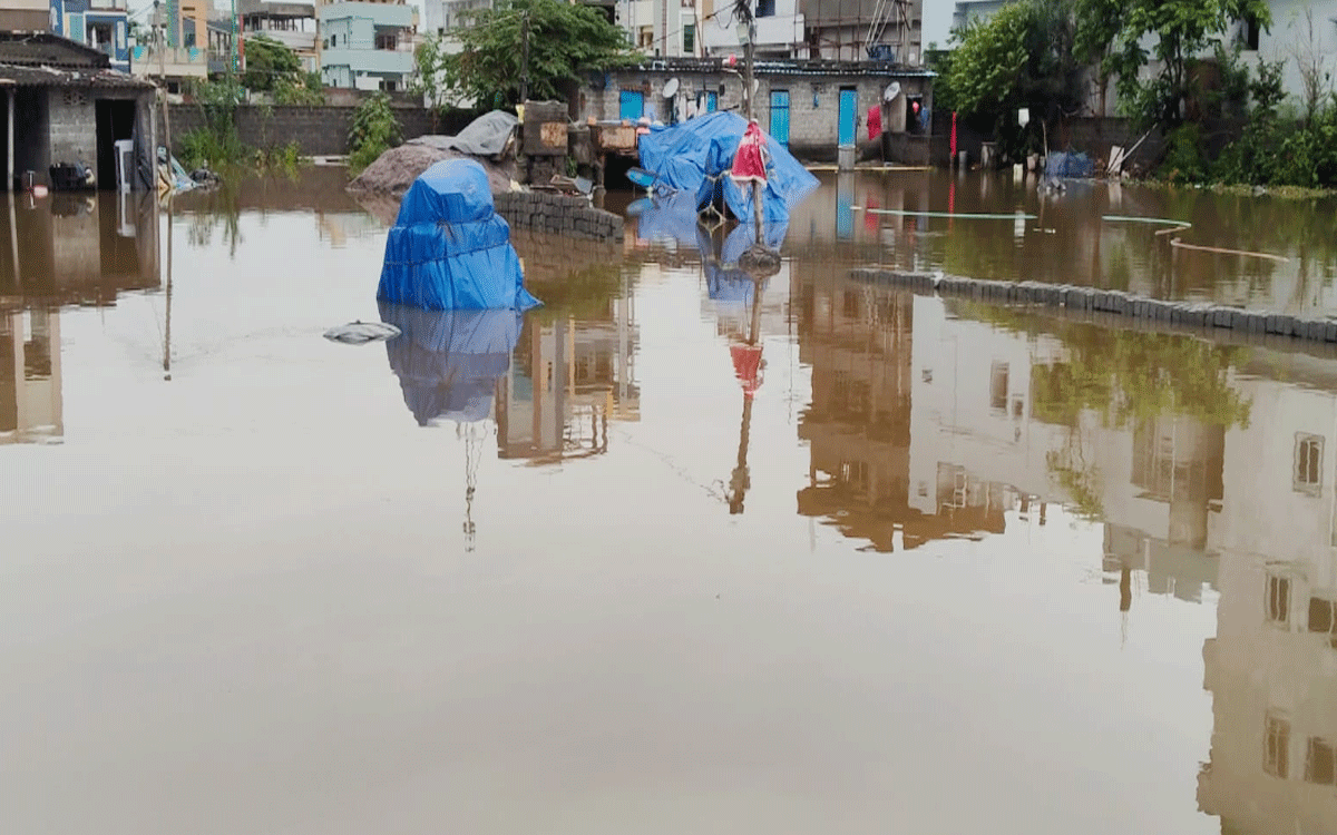 Khammam Rural : ఉప్పొంగిన‌ ఎదులాపురం చెరువు.. కాలనీలను ముంచెత్తిన వరద నీరు
