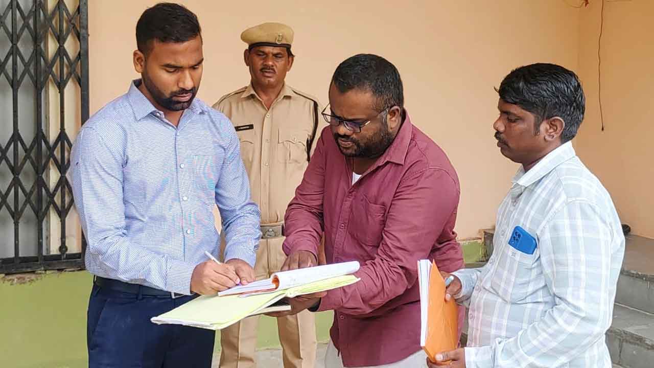 Collector Satyaprasad | ఈవీఎం గోడౌన్‌ను పరిశీలించిన కలెక్టర్ బి సత్యప్రసాద్