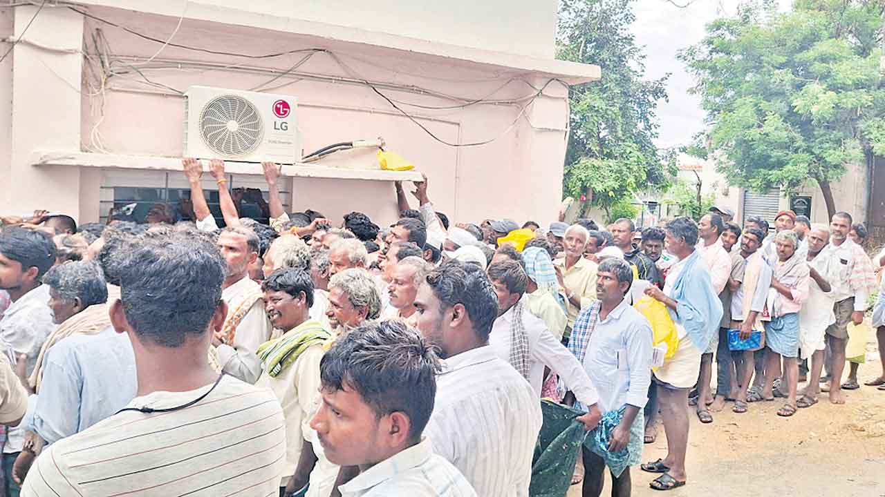 యూరియా ఏదయా..!