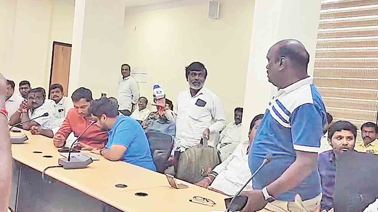 బకాయిలైనా ఇవ్వండి.. లేదా చావనివ్వండి