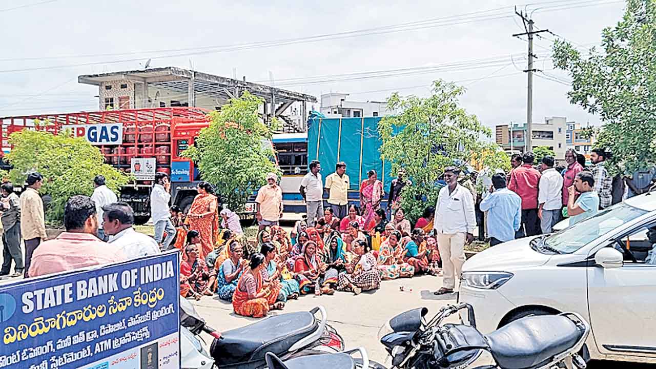 ఫోర్జరీ సంతకాలతో కోటిన్నర స్వాహా!