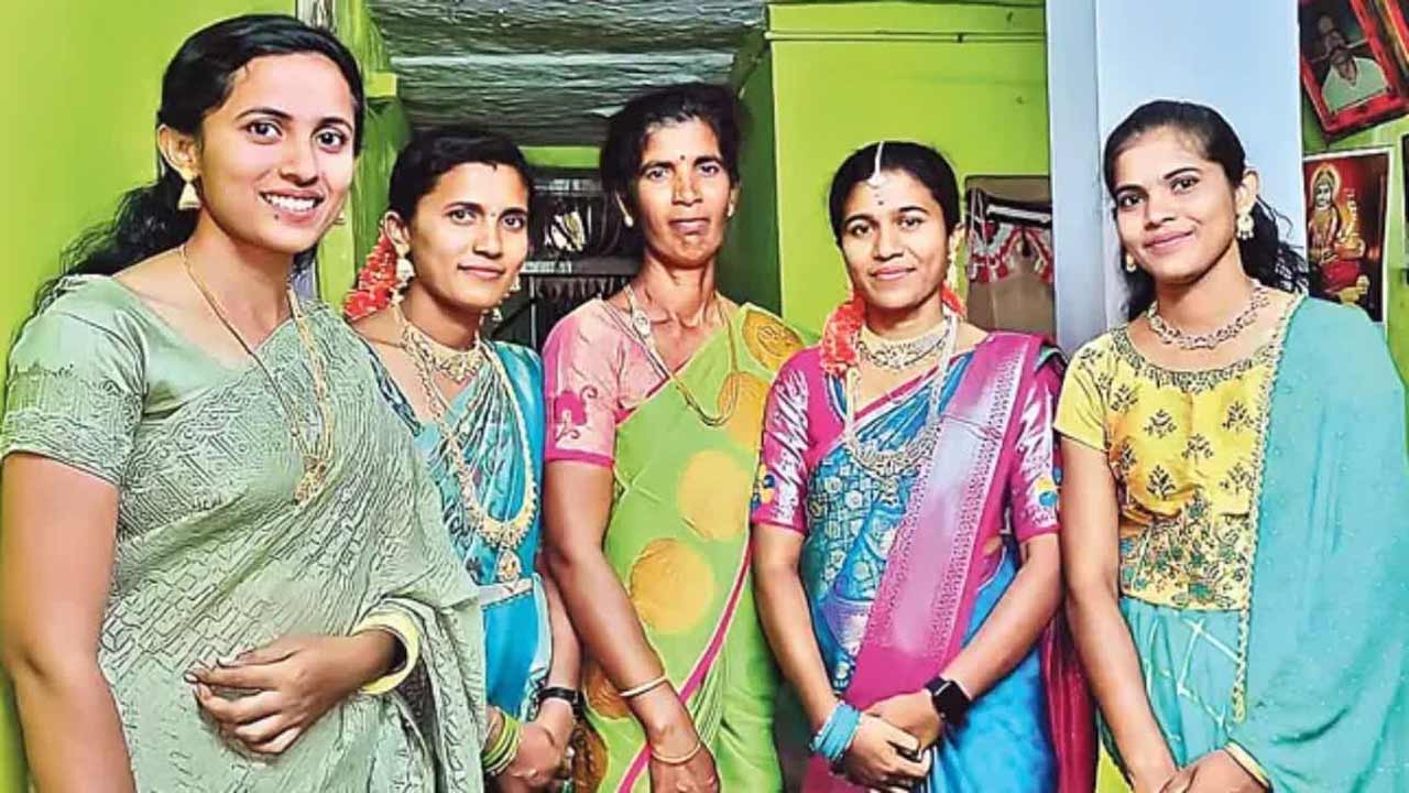 Government Job | ఒకే ఇంట్లో నలుగురు అక్కాచెల్లెళ్లకు ప్రభుత్వ ఉద్యోగాలు..