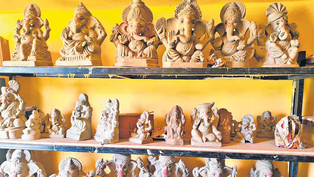 మట్టి గణపతికి జై