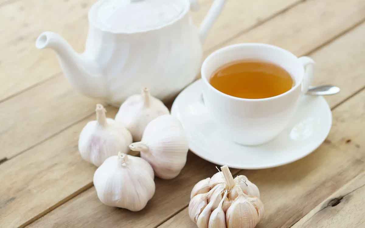 Garlic Tea | రోజూ కాఫీ, టీ లకు బదులుగా దీన్ని ఒక కప్పు తాగితే.. ఎంతో మేలు జరుగుతుంది..!