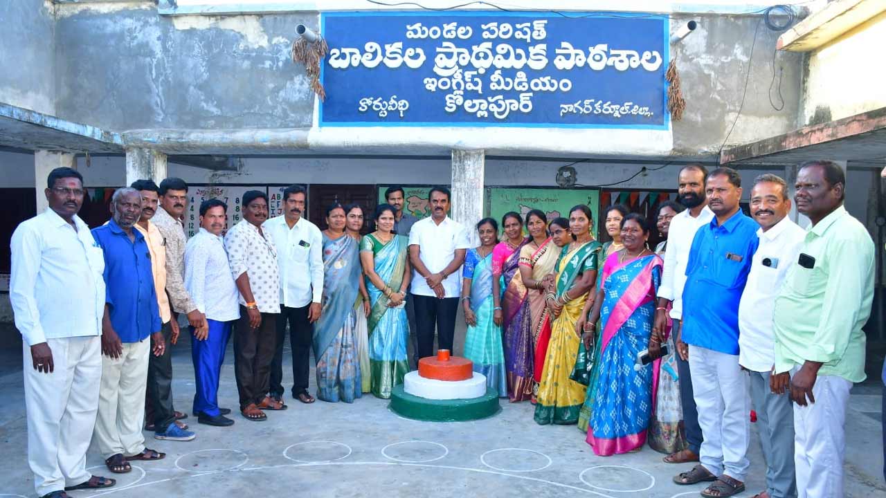 Minister Jupally Krishna Rao attending Kollapur alumni meet and interacting with former students