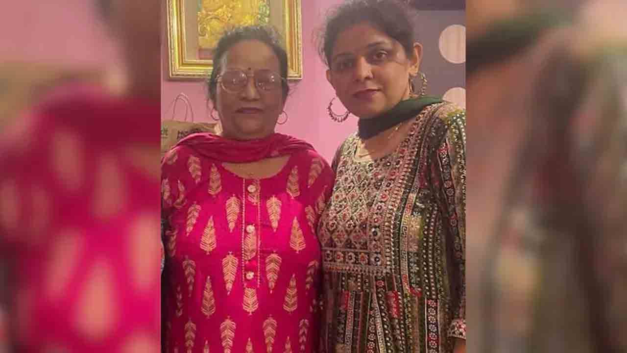 Delhi | గిఫ్టుల పంచాయితీ.. కత్తెరతో భార్య, అత్తను చంపేశాడు