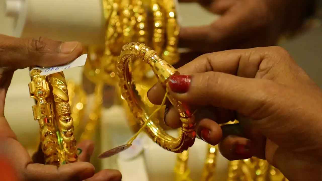 Gold Rate | దిగొస్తున్న బంగారం ధరలు.. ఒక్కరోజే ఎంత తగ్గిందంటే..
