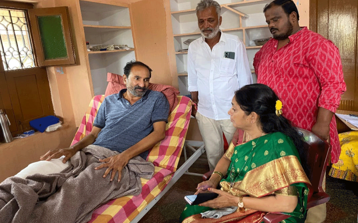 Aleru : చింతలపాణి శ్రీనివాస్‌రెడ్డికి గొంగిడి సునీత ప‌రామ‌ర్శ‌