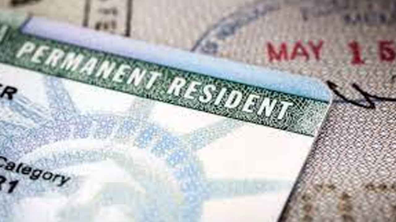 గ్రీన్‌కార్డ్‌కు షార్ట్‌కట్‌!.. రూ.17 లక్షలు చెల్లిస్తే దరఖాస్తు ఫాస్ట్‌ ట్రాక్‌!