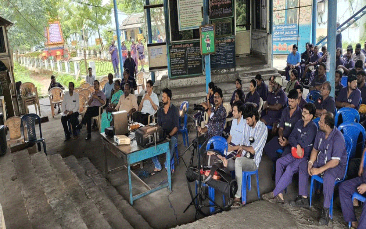 Ramavaram : గైర్హాజరు శాతాన్ని తగ్గించుకుందాం.. ఉత్పత్తి లక్ష్యాలను పెంచుదాం : జీవి కోటిరెడ్డి