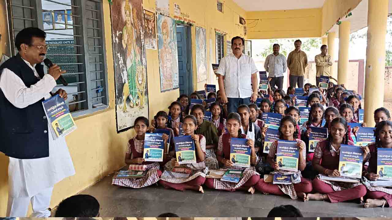 hand writing | చేతిరాతే విద్యార్థి భవితకు చేయూత : ఎజాస్ అహ్మద్