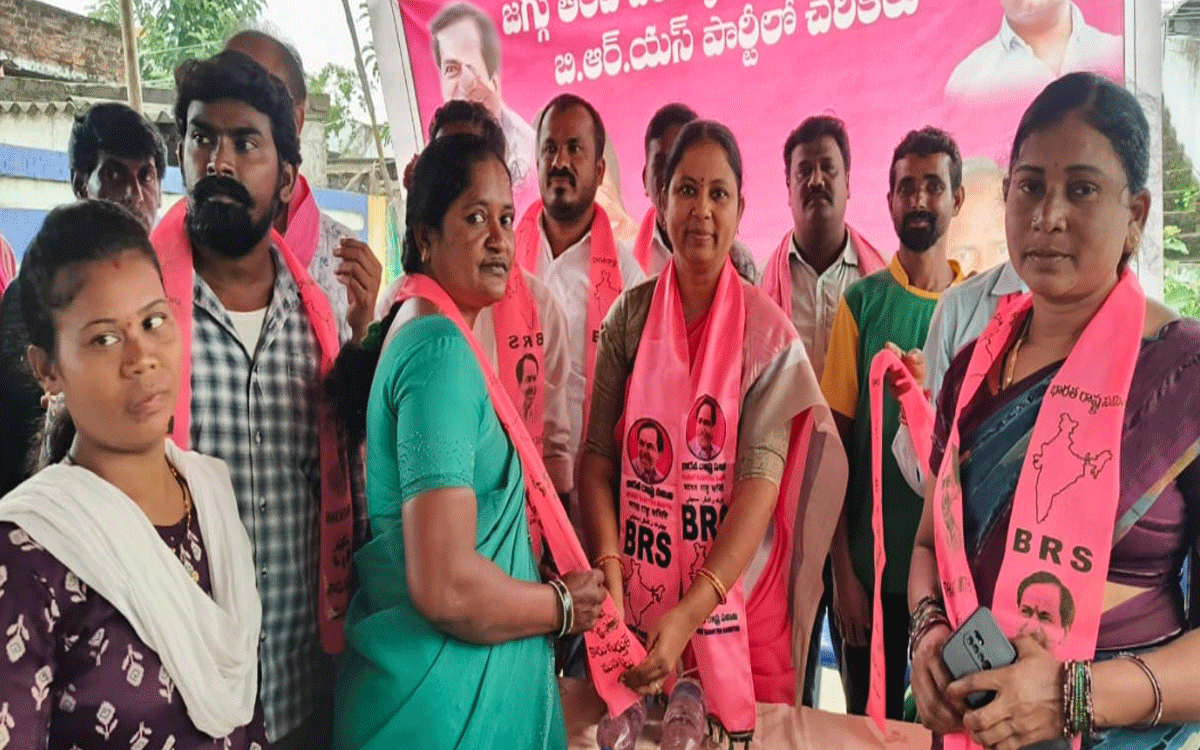 Yellandu : కాంగ్రెస్‌ను వ్య‌తిరేకిస్తూ బీఆర్ఎస్‌లోకి