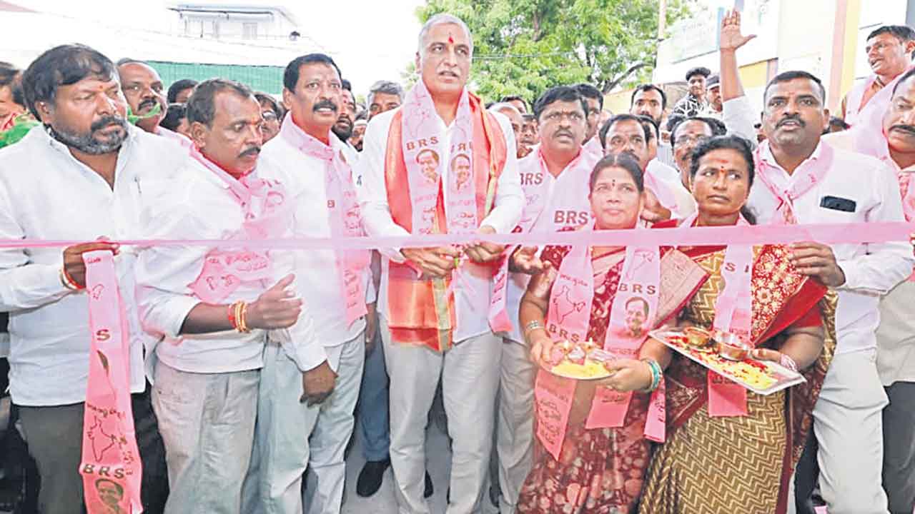 యూరియా ఇవ్వకుంటే ఉద్యమిస్తాం