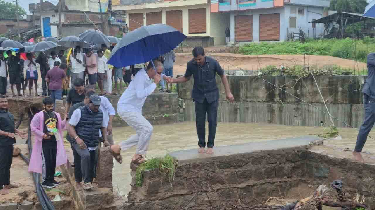 BRS | ముఖ్యమంత్రి ఏరియల్‌ సర్వే వాయిదా.. ముంపు గ్రామాల్లో పర్యటిస్తున్న హరీశ్‌ రావు