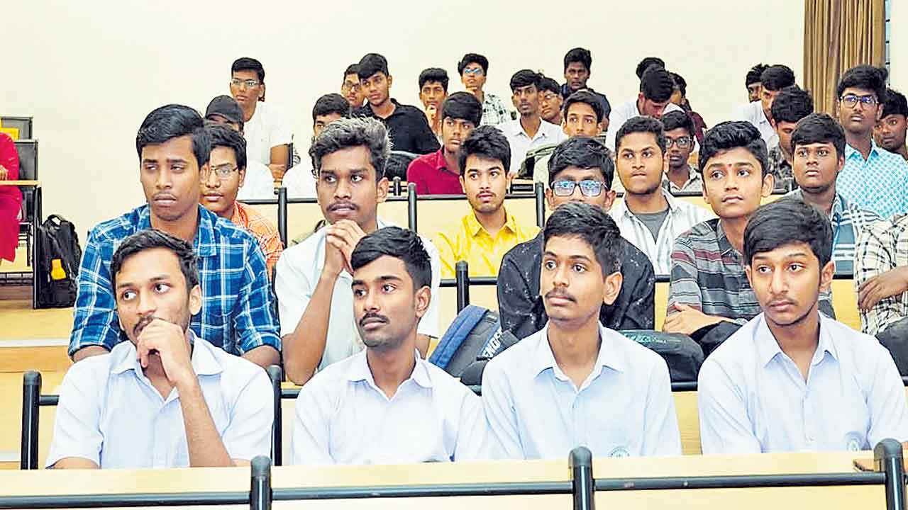 Hcl Students