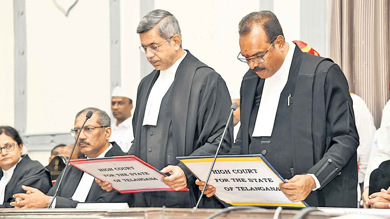 అదనపు న్యాయమూర్తుల ప్రమాణ స్వీకారం