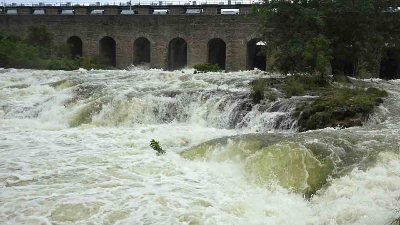 Himayat Sagar | హిమాయత్‌సాగర్‌కు పోటెత్తిన వరద.. 8 గేట్లు ఎత్తివేత