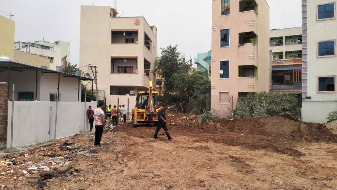 Hydraa | భగత్ సింగ్ నగర్‌లో ప్రభుత్వ స్థలానికి ఫెన్సింగ్ వేసిన హైడ్రా అధికారులు