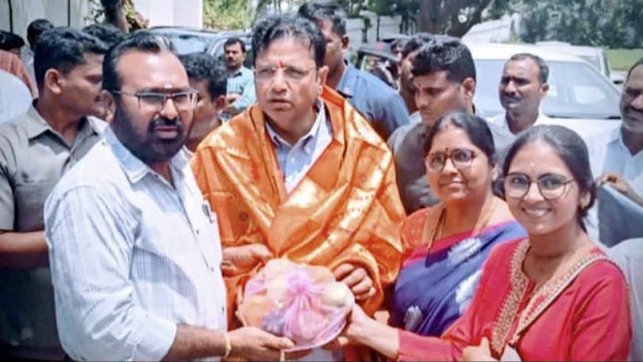 Railway JAC | మంత్రి దుద్దిళ్ల శ్రీధర్ బాబును కలిసిన రైల్వే జేఏసీ నాయకులు