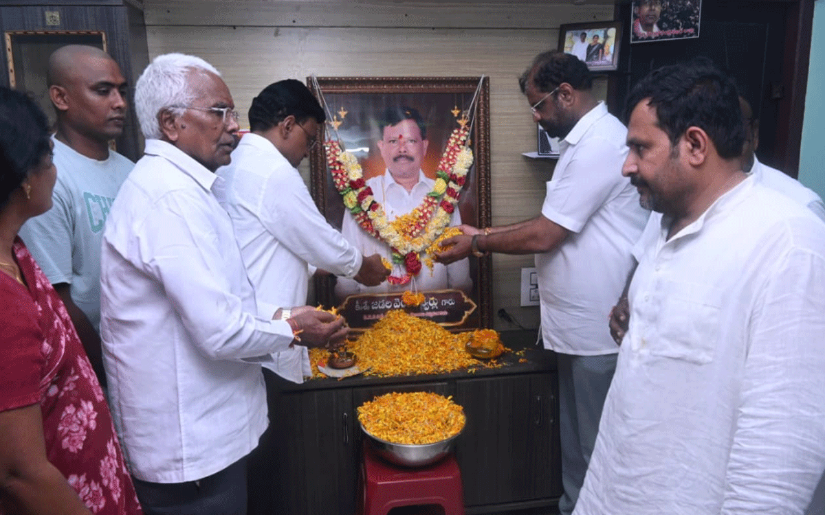 Karepally : ఉద్యమకారుడు జడల వెంకటేశ్వర్లుకు నాయకుల నివాళి
