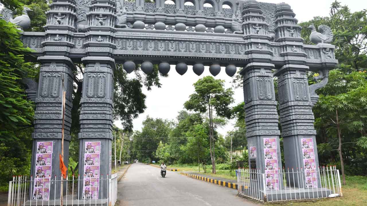 Job calendar | తెలంగాణలో జాబ్‌ క్యాలెండర్‌ ఎక్కడ?.. కాకతీయ యూనివర్సిటీలో వెలిసిన పోస్టర్లు