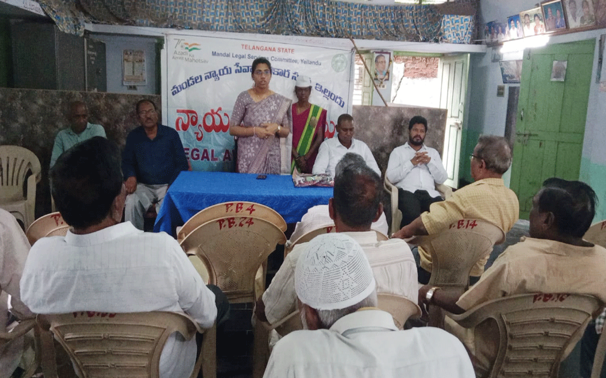 Yellandu : వయో వృద్ధులకు అండగా చట్టాలు : జడ్జి కీర్తి చంద్రిక రెడ్డి