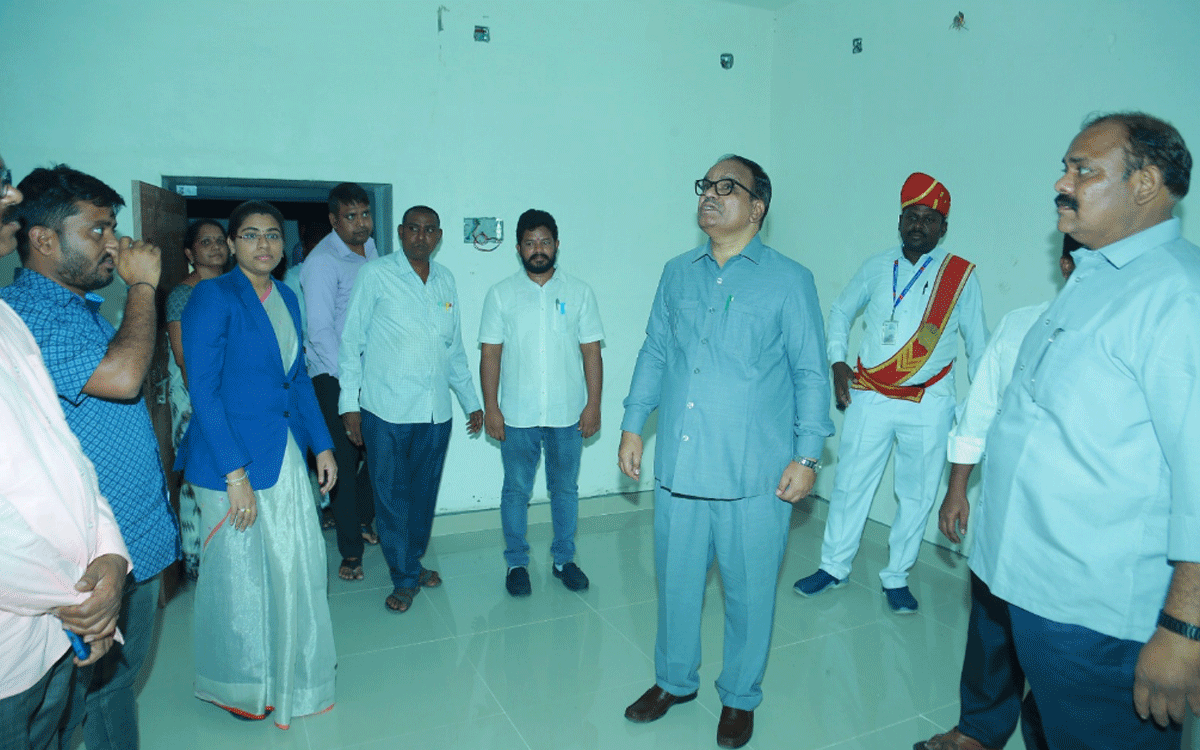 Yellandu : పెండింగ్ ప‌నులు త్వ‌ర‌గా పూర్తి చేయాలి : జడ్జి వసంత్ పాటిల్