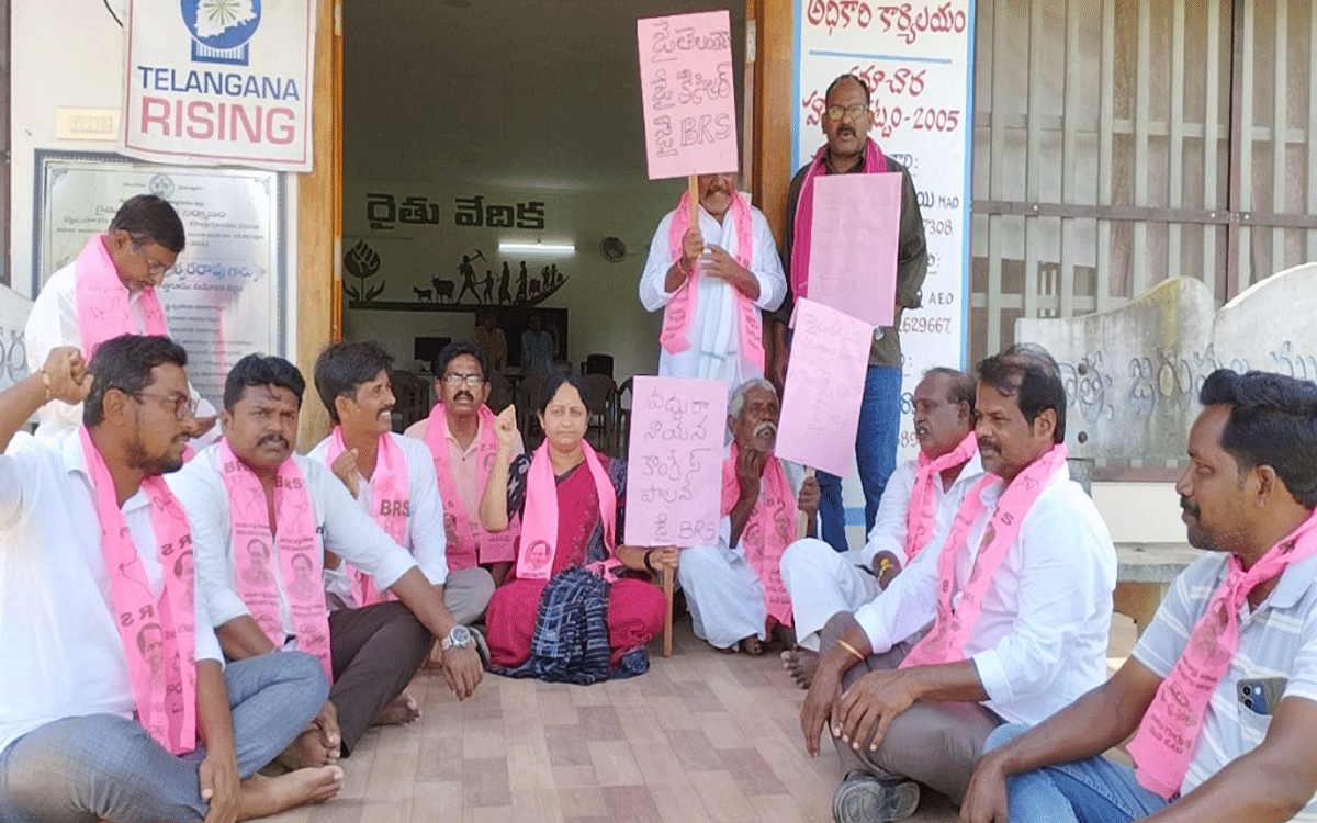 Kothagudem Urban : రైతులకు సరిపడా యూరియా పంపిణీ చేయాలి : కాపు సీతాలక్ష్మి