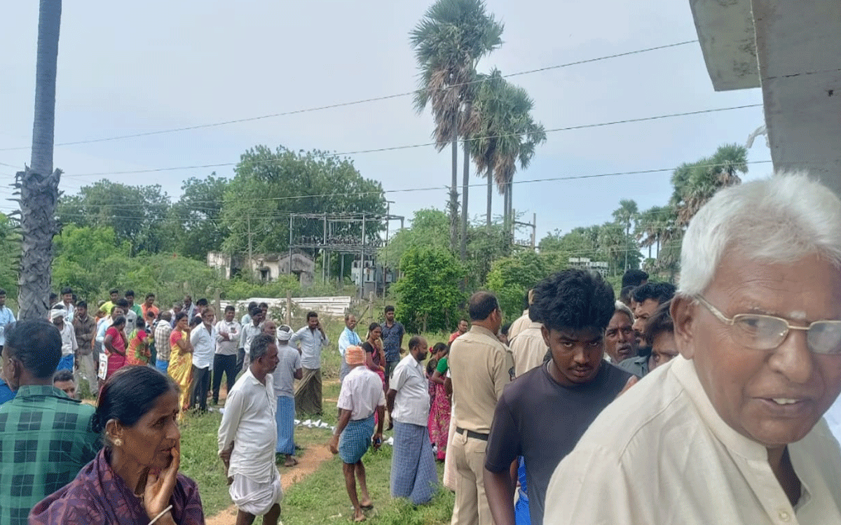 Nalgonda City : పడిగాపులు కాసినా అందని యూరియా బస్తా.. అధికారులపై రైతుల ఆగ్రహం