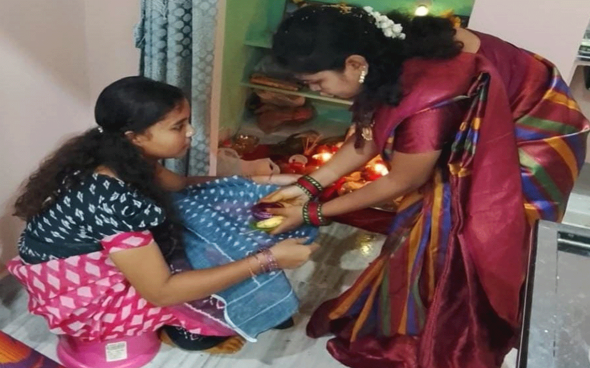 Karepalli : కారేపల్లిలో వరలక్ష్మి వ్రత పూజలు