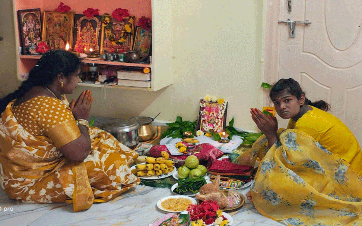Karepalli : కారేపల్లిలో వరలక్ష్మి వ్రత పూజలు