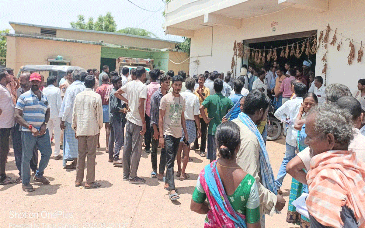 Kattangur : కట్టంగూర్‌లో యూరియా కోసం రైతుల కష్టాలు