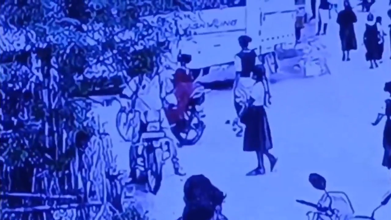 Kidnap | అప్పు తీర్చ‌ని తండ్రి.. కుమార్తెను కిడ్నాప్ చేసిన వ‌డ్డీ వ్యాపారి.. వీడియో