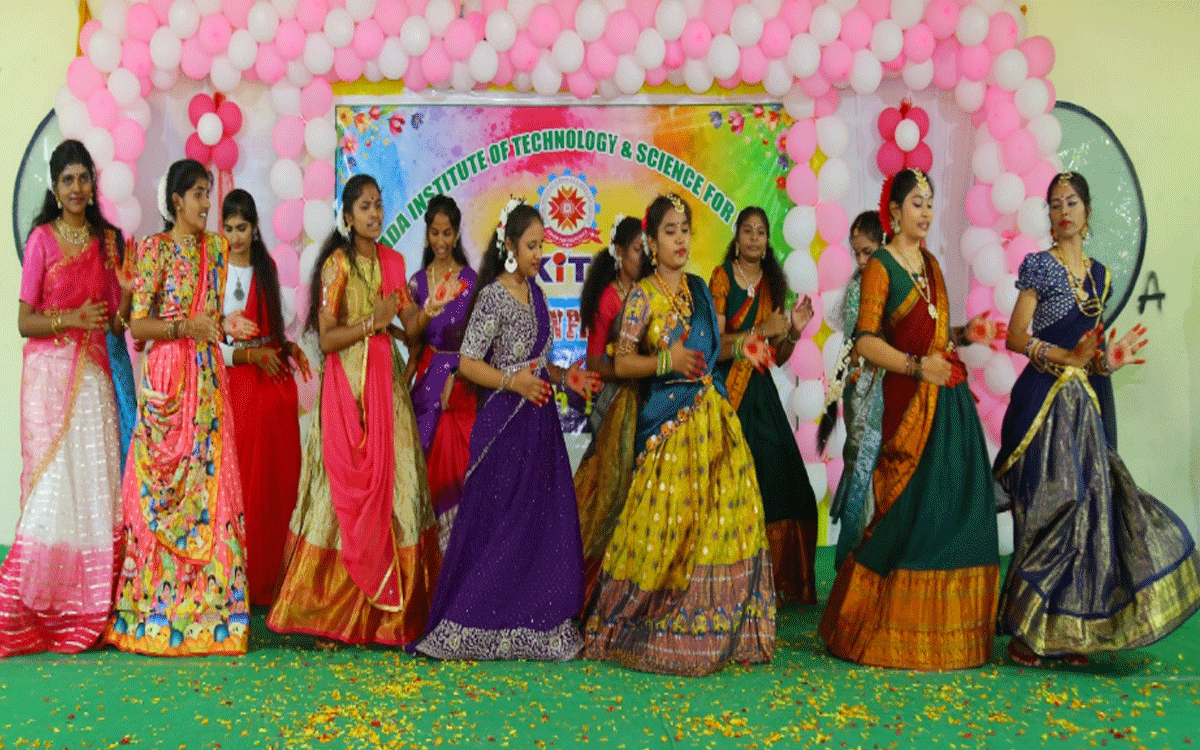 Kodada : స‌దుపాయాలు స‌ద్వినియోగం చేసుకుని ఉద్యోగాలు పొందాలి : కిట్స్ చైర్మన్ నీలా