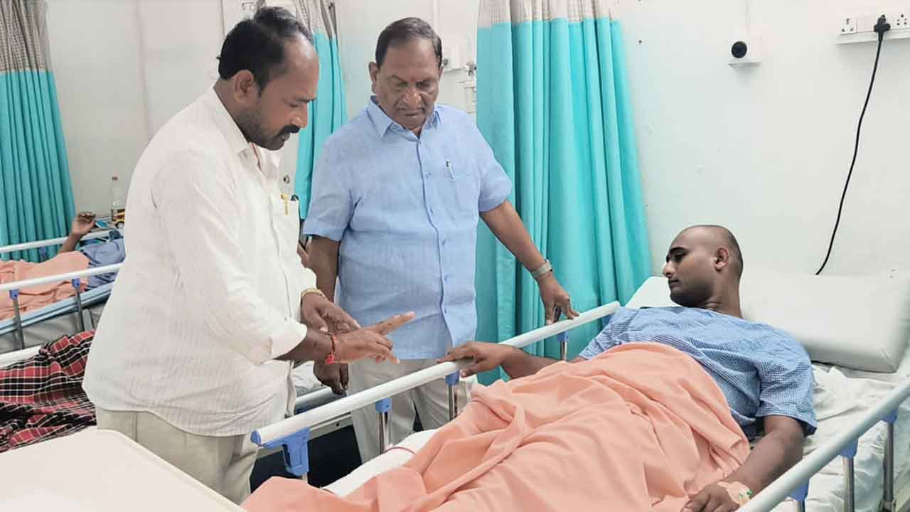  Koppula Easwar | పూర్ణచందర్ రెడ్డిని పరామర్శించిన మాజీ మంత్రి కొప్పుల ఈశ్వర్