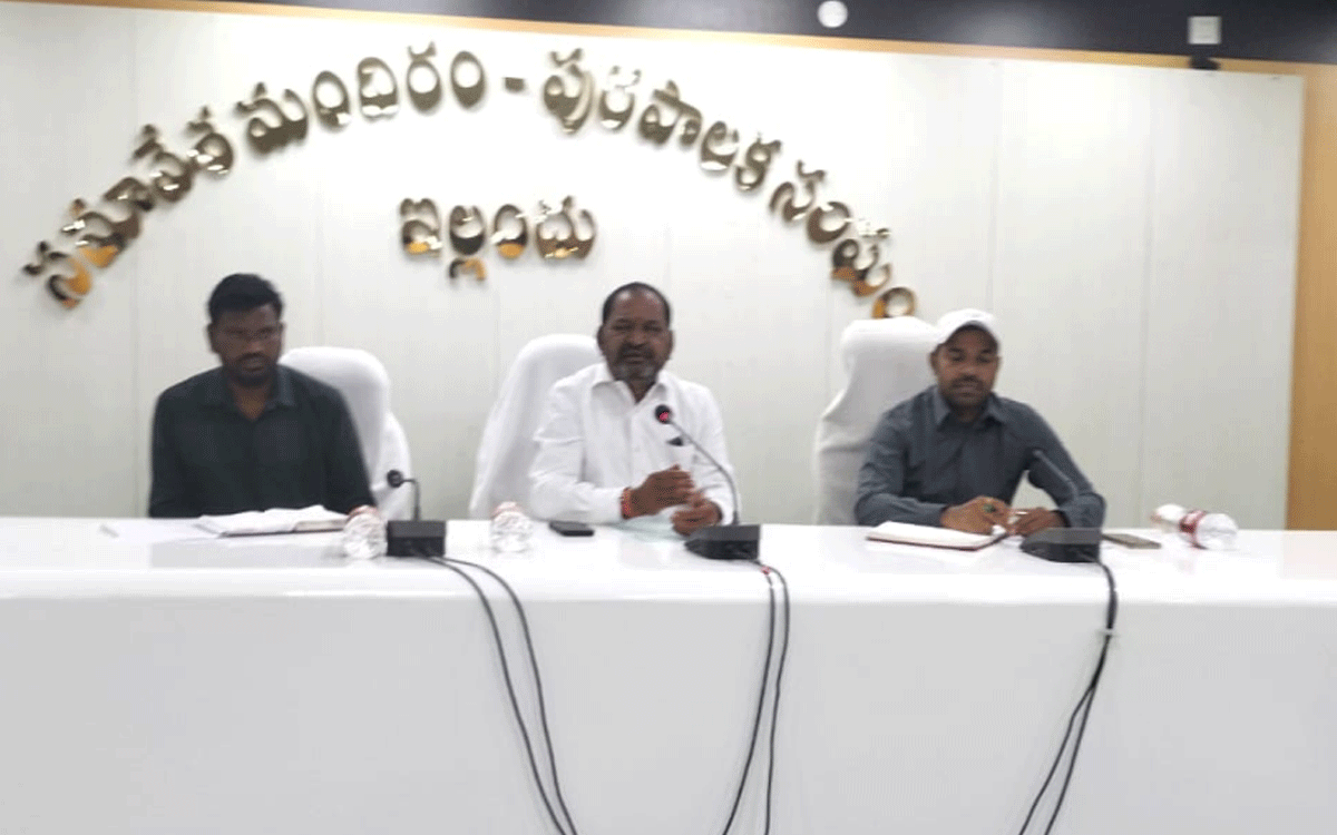 Yellandu : మున్సిపల్ సిబ్బంది అప్రమత్తంగా ఉండాలి : ఎమ్మెల్యే కోరం కనకయ్య