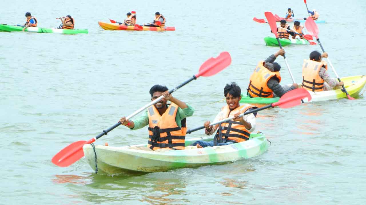 Kotpally project | కోట్‌పల్లి ప్రాజెక్టుకు పోటెత్తిన పర్యాటకులు