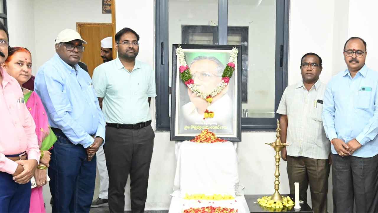 Collector Koya Sriharsha | తెలంగాణ రాష్ట్ర సిద్ధాంతకర్త ఆచార్య కొత్తపల్లి జయశంకర్ : కలెక్టర్ కోయ శ్రీహర్ష