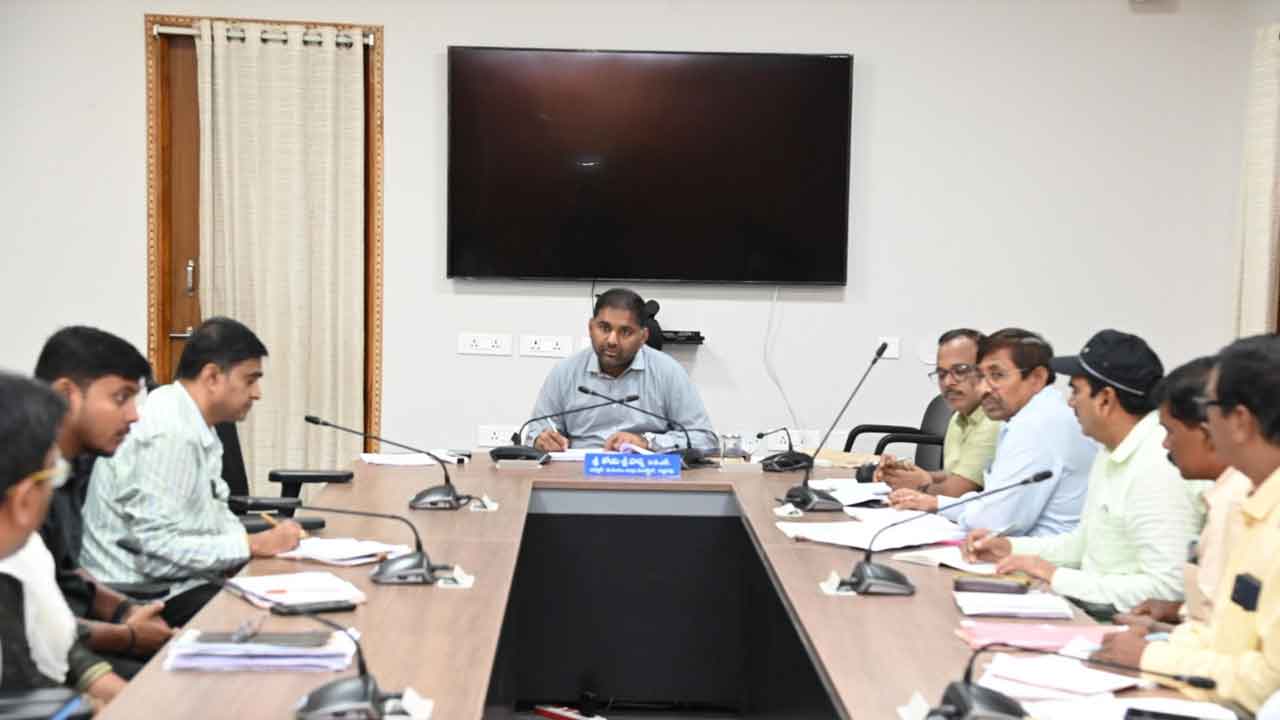 Koya Sriharsha | సకాలంలో అభివృద్ధి పనులు పూర్తి చేయాలి జిల్లా కలెక్టర్ కోయ శ్రీహర్ష