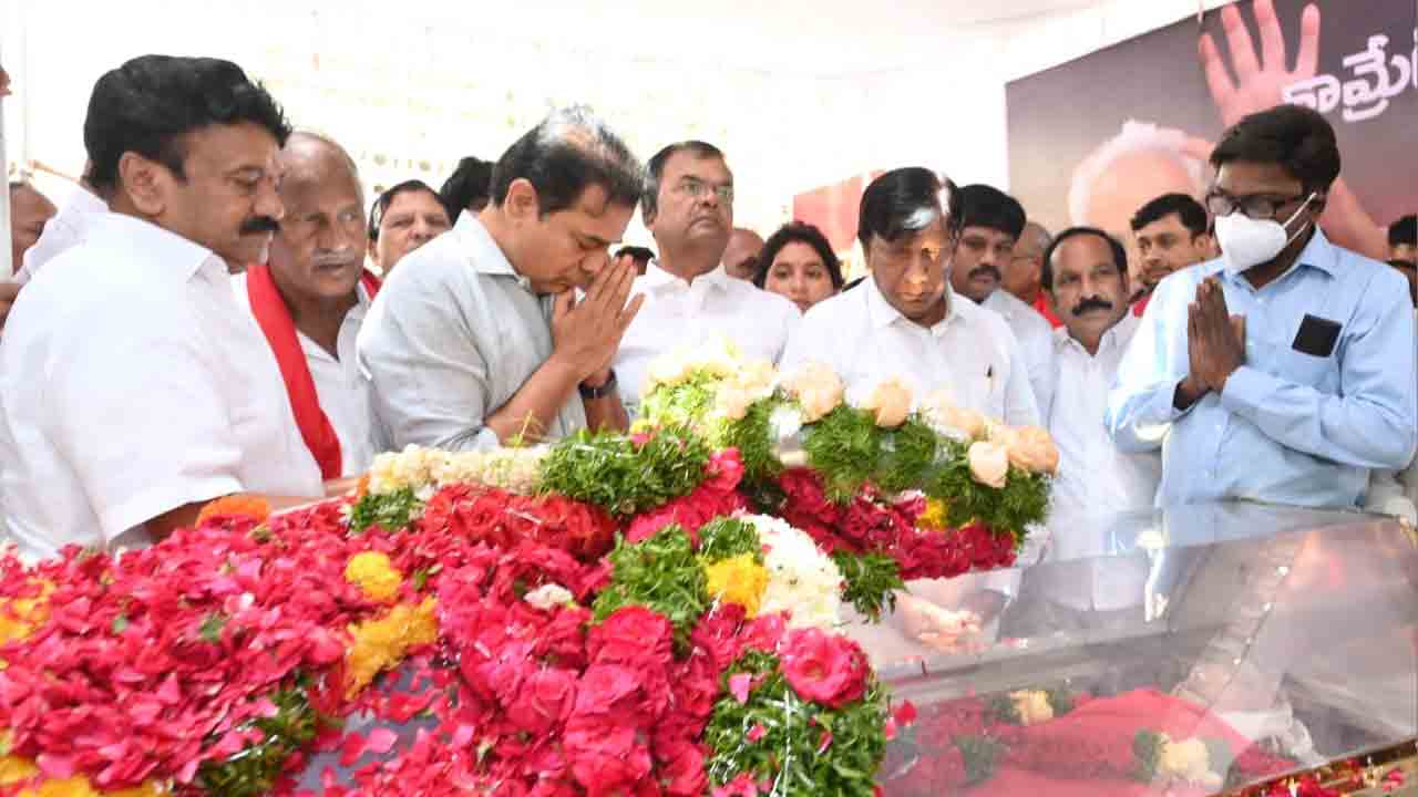 KTR | సురవరం సుధాకర్ రెడ్డికి నివాళులర్పించిన కేటీఆర్..
