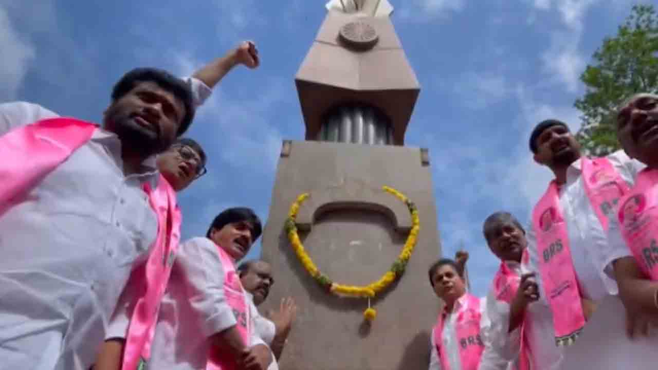 BRS | మహిళా మార్షల్స్‌తో అడ్డుకోవడంపై కేటీఆర్ ఆగ్రహం.. గన్‌పార్క్ వద్ద బీఆర్ఎస్ ఎమ్మెల్యేల నిరసన..