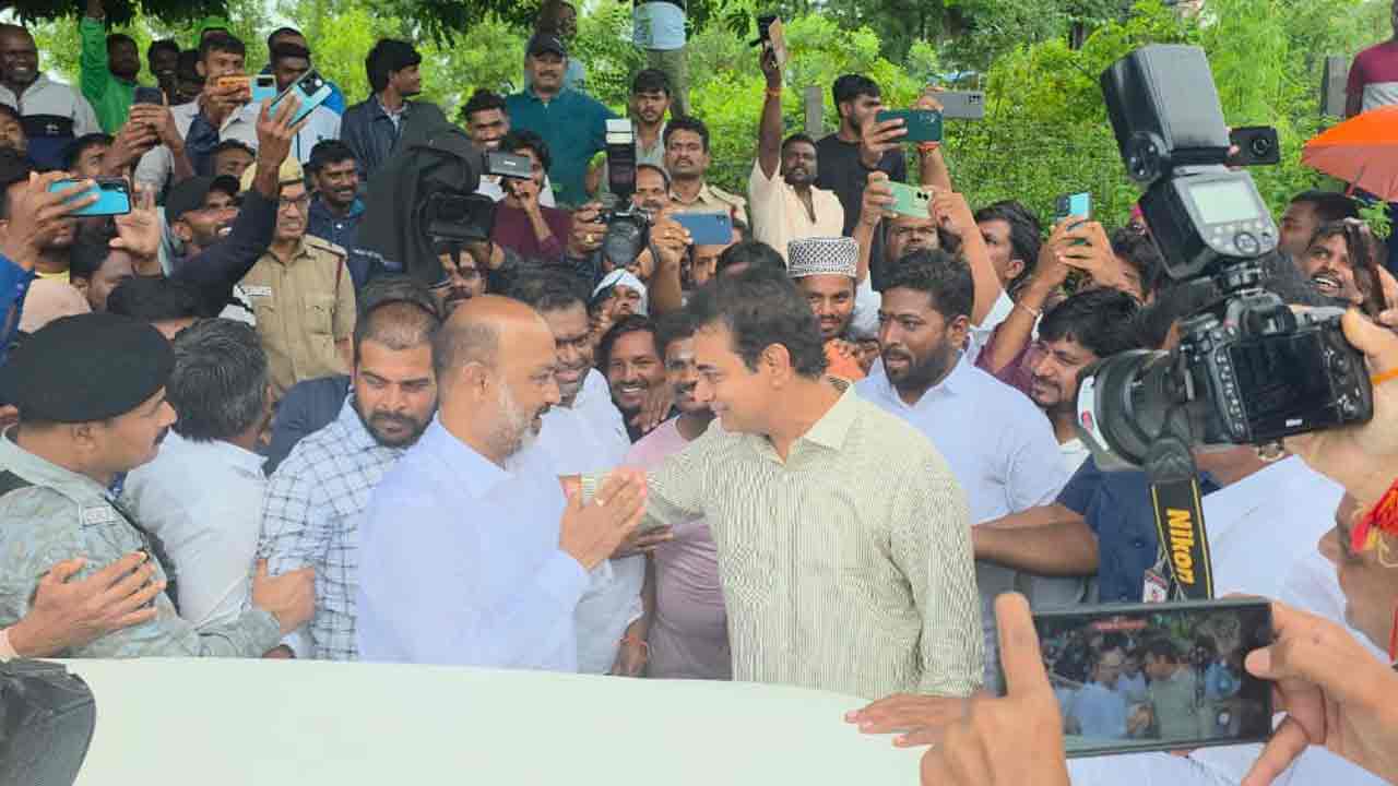 KTR | సిరిసిల్ల పర్యటనలో కేటీఆర్‌కు ఎదురుపడ్డ బండి సంజయ్