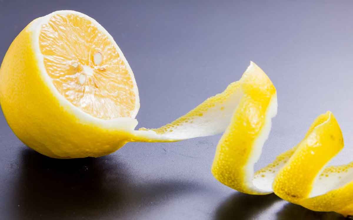 Lemon Peel | నిమ్మకాయలను వాడిన తరువాత నిమ్మతొక్కలను పడేయకండి.. వాటితో ఎన్నో లాభాలు ఉంటాయి..!