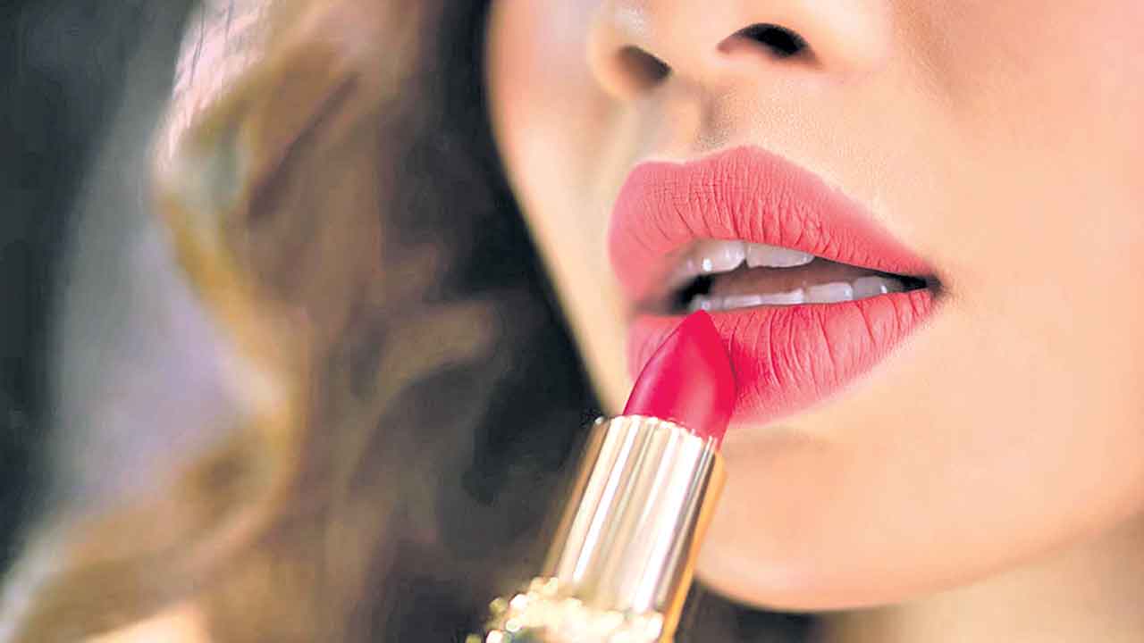 ఆ లిప్‌స్టిక్‌లతో అపాయం