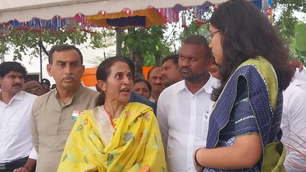 Madhavi Reddy | నిన్న కుర్చీ వేయలేదని అలక.. ఇవాళ కలెక్టర్‌పై సెటైర్లు.. మరో వివాదంలో ఎమ్మెల్యే మాధవిరెడ్డి