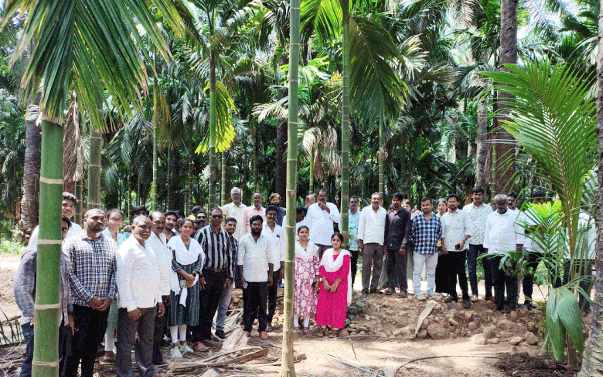 Madhira : ఆయిల్పామ్ సాగుపై రైతు విజ్ఞాన యాత్ర