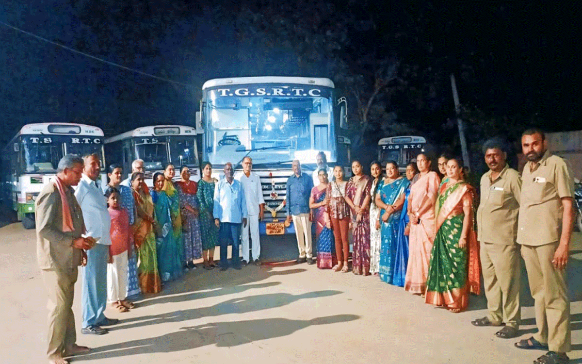 Madhira : మధిర ఆర్టీసీ డిపో ఆధ్వర్యంలో తీర్థ‌యాత్ర‌ల‌కు ప్ర‌త్యేక బ‌స్సులు ప్రారంభం